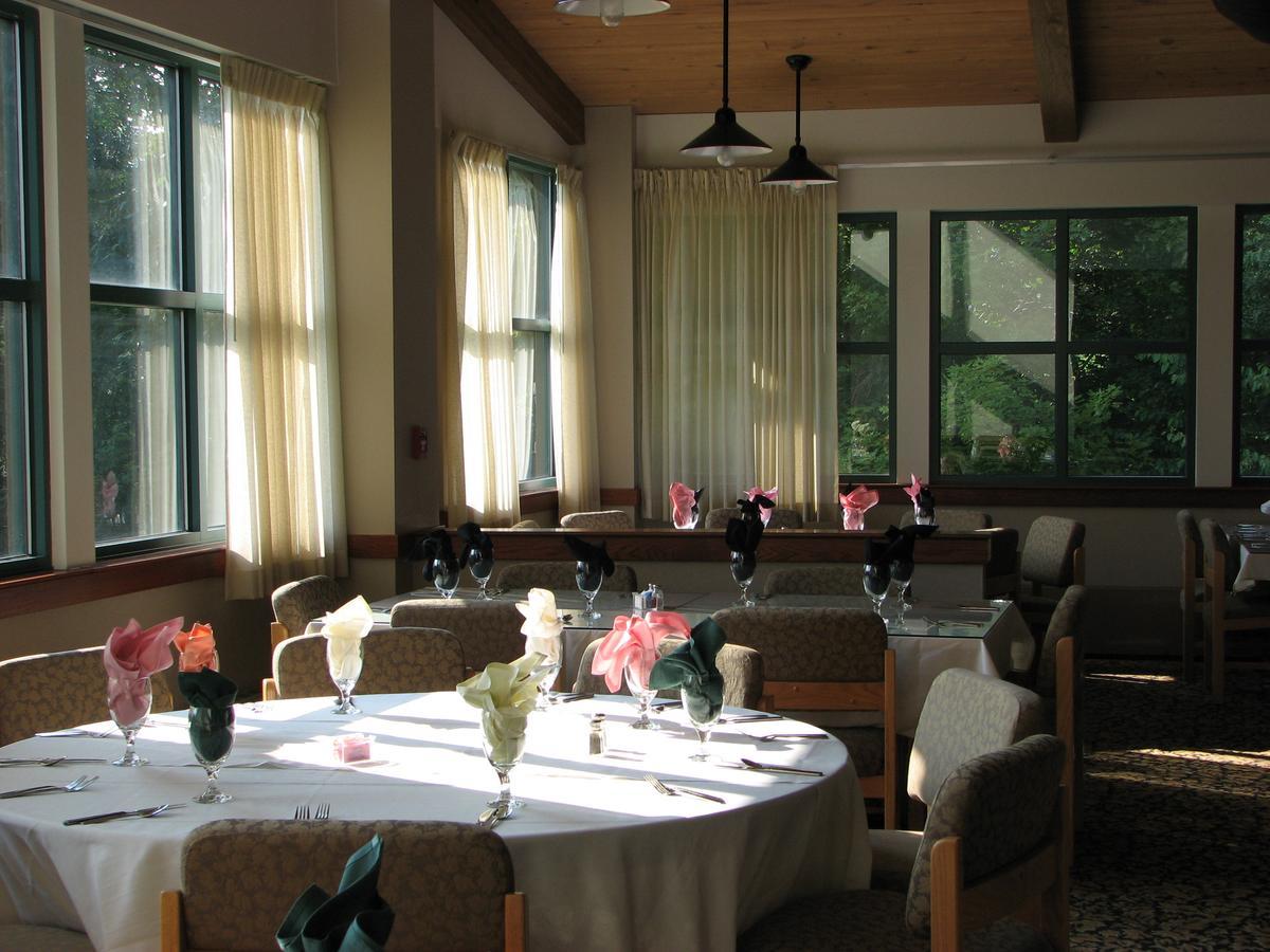 Chief Logan Lodge Hotel & Conference Eksteriør billede