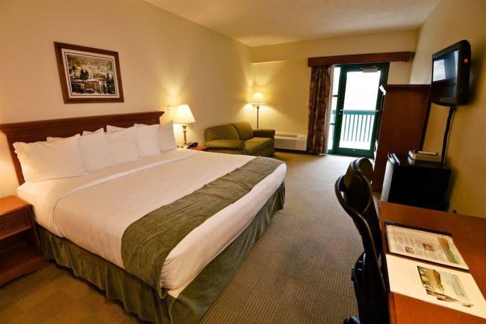 Chief Logan Lodge Hotel & Conference Eksteriør billede